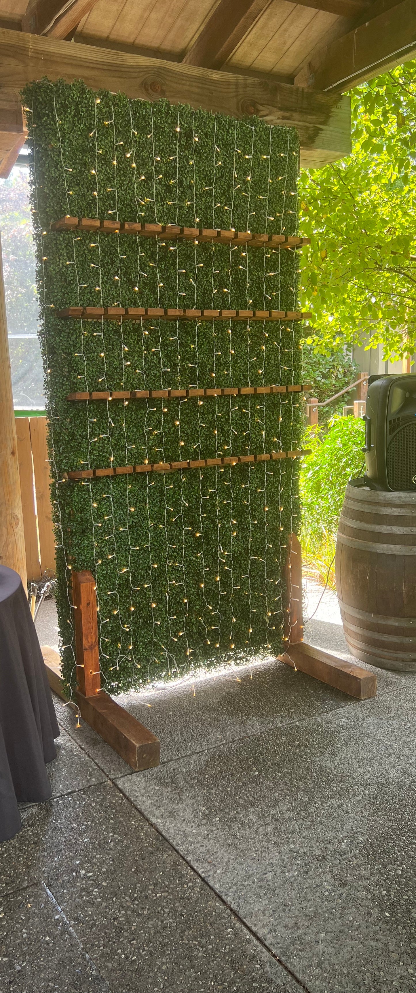 4075-Greenery Wine Wall